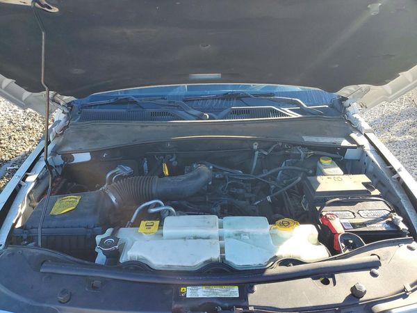 2012 JEEP LIBERTY Jet — Engine bay