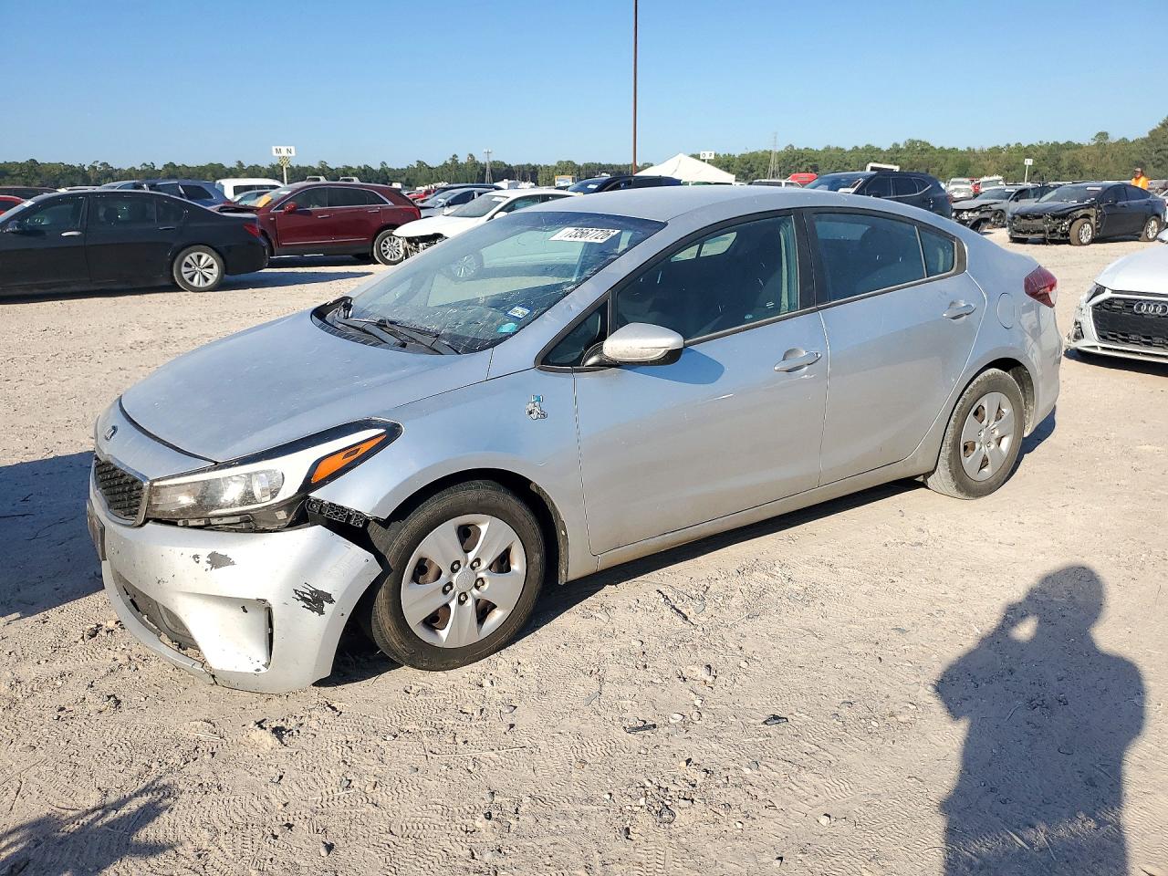 2018 KIA FORTE LX Base — Front 3/4