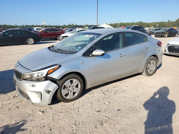 2018 KIA FORTE LX Base — Front 3/4