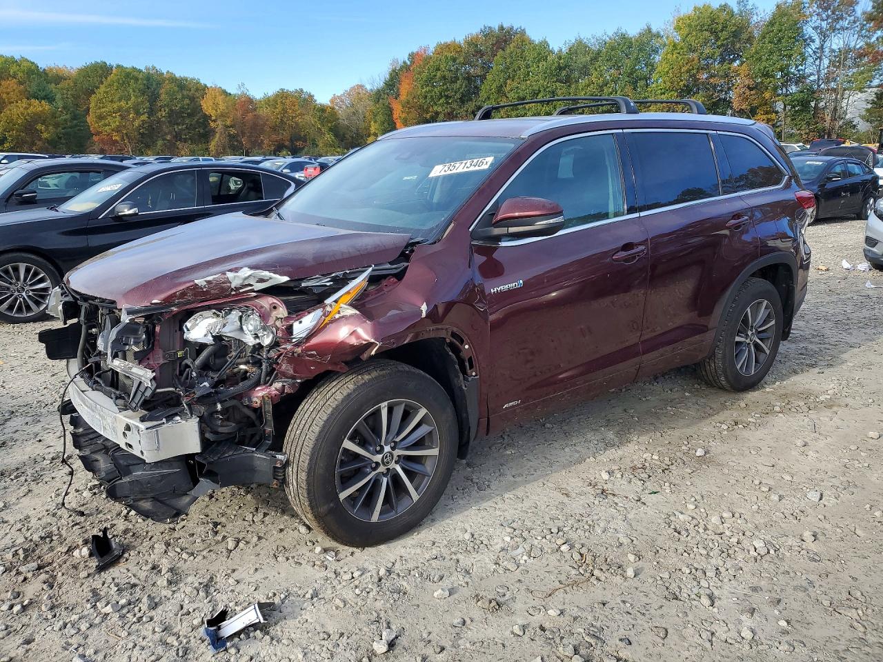 2018 TOYOTA HIGHLANDER XLE Hybrid — Front 3/4