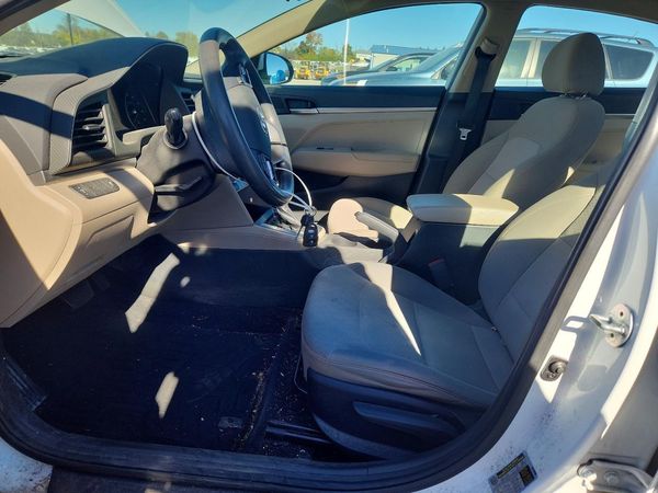 2019 HYUNDAI ELANTRA SE — DENT