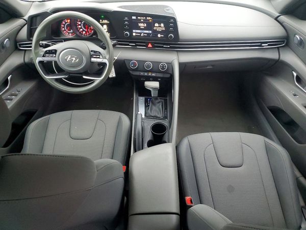 2023 HYUNDAI ELANTRA SE
