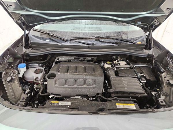 2026 VOLKSWAGEN TIGUAN 4Motion SE — Engine bay