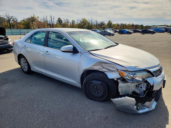 2014 TOYOTA CAMRY — Passenger 3/4