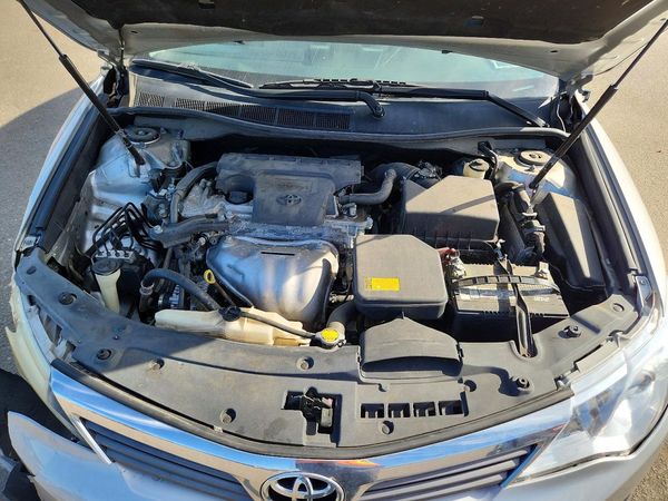 2014 TOYOTA CAMRY — Engine bay