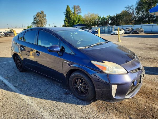 2015 TOYOTA PRIUS — Passenger 3/4