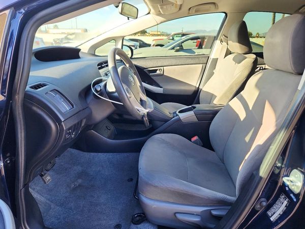 2015 TOYOTA PRIUS — DENT