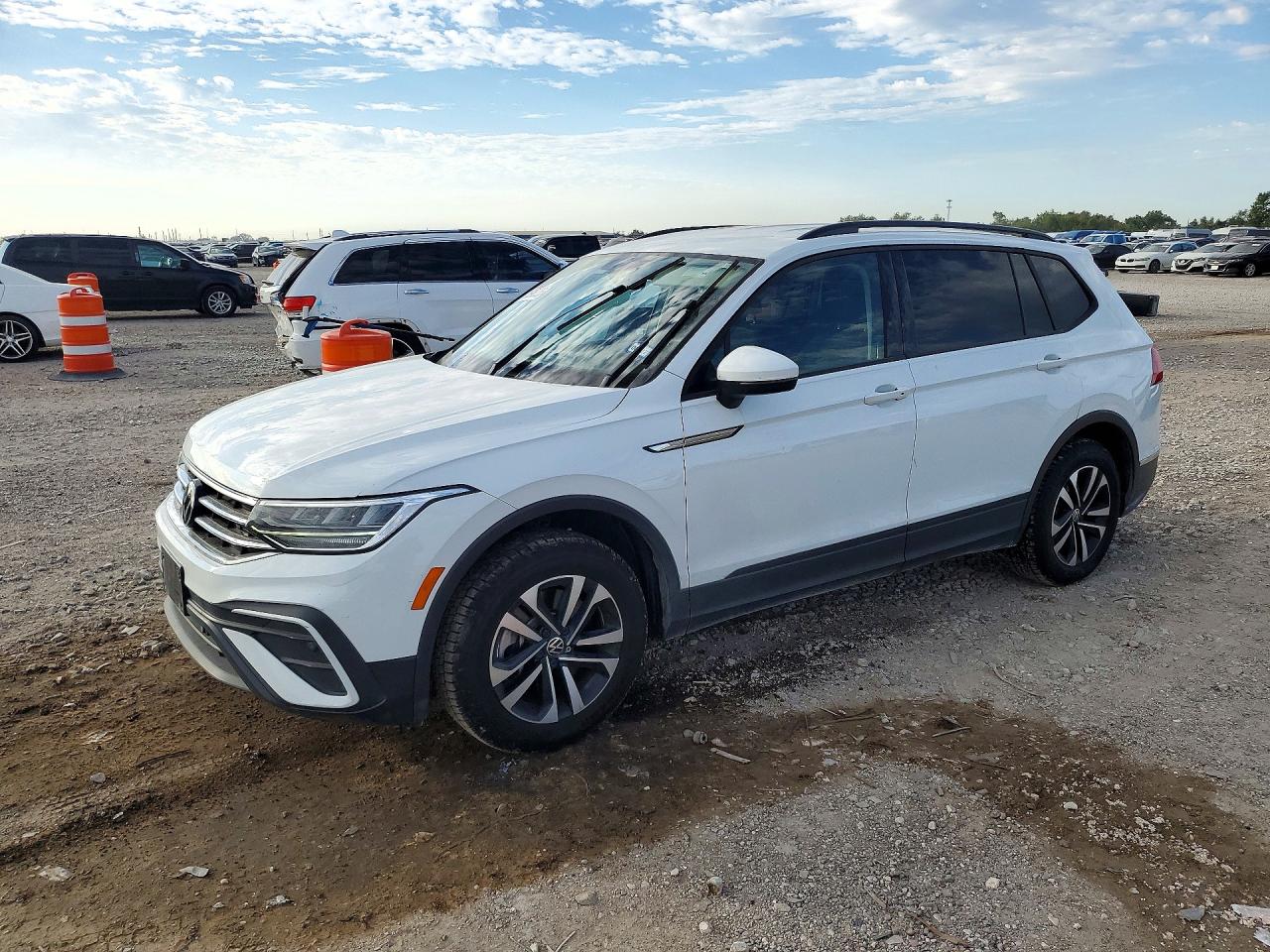2023 VOLKSWAGEN TIGUAN S — Front 3/4