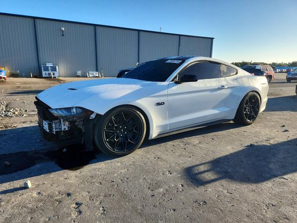 2018 FORD MUSTANG GT Coupe — Front 3/4