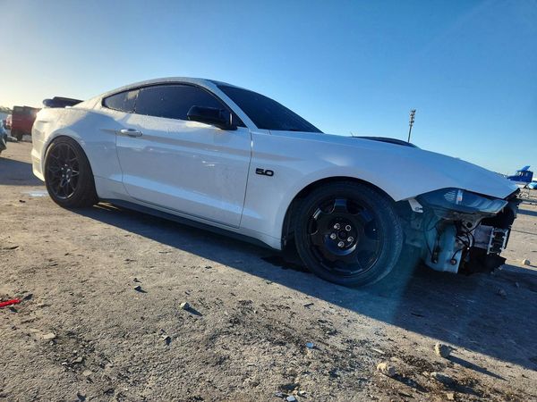 2018 FORD MUSTANG GT Coupe — Passenger 3/4