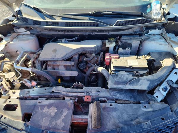 2018 NISSAN ROGUE SPORT — Engine bay
