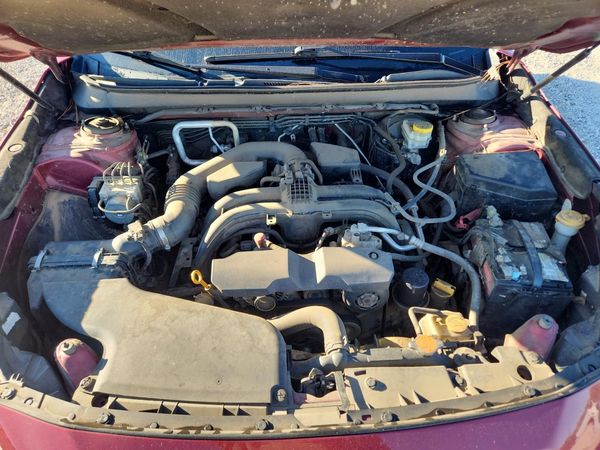 2018 SUBARU OUTBACK Premium — Engine bay