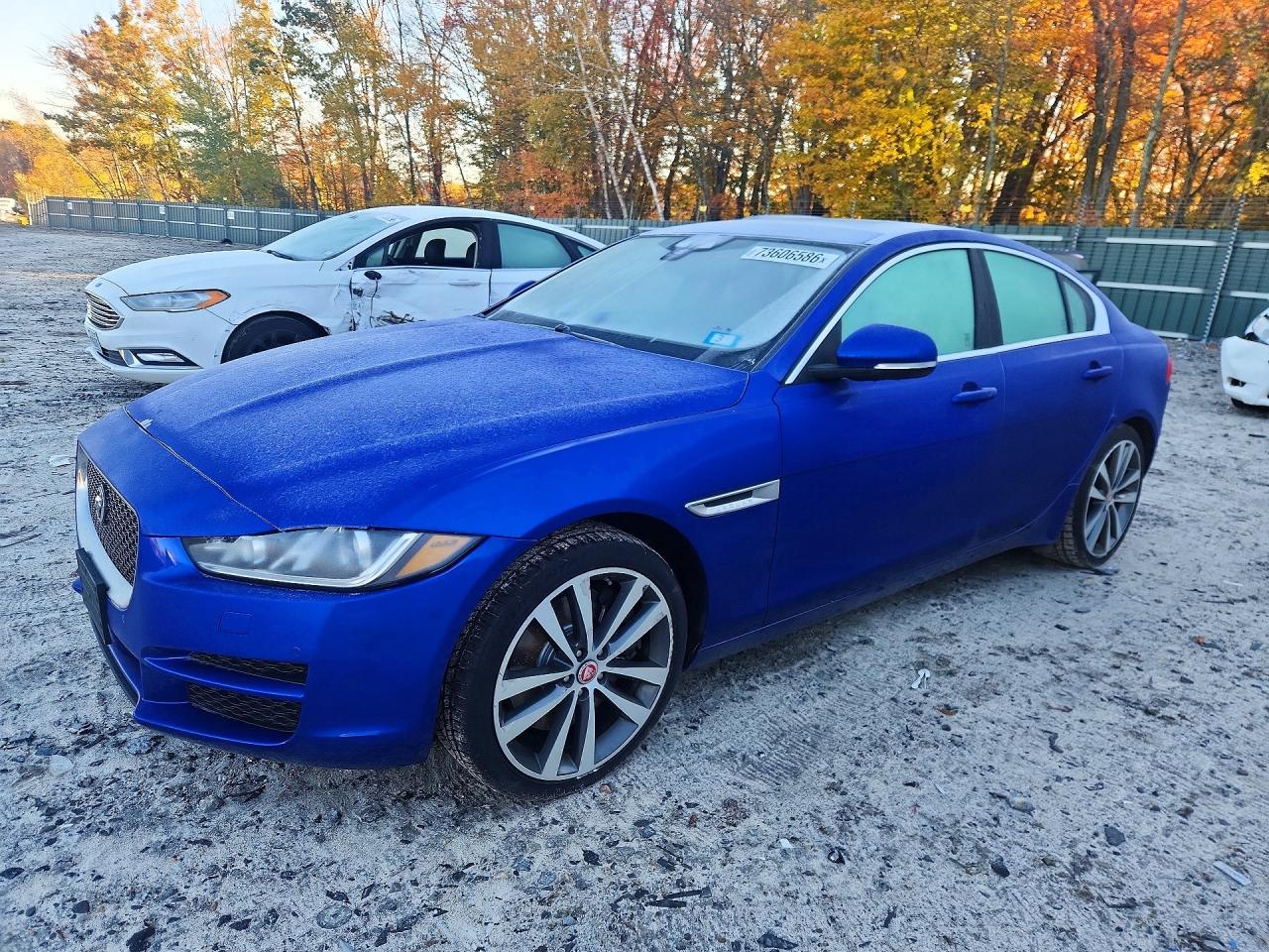 2017 JAGUAR XE Prestige — Front 3/4