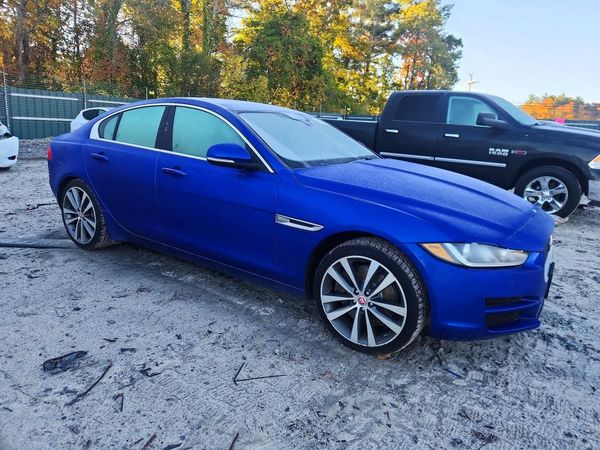 2017 JAGUAR XE Prestige — Passenger 3/4