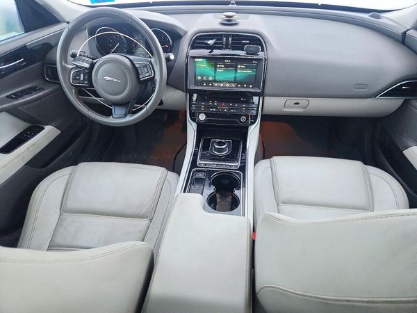 2017 JAGUAR XE Prestige — CKPT