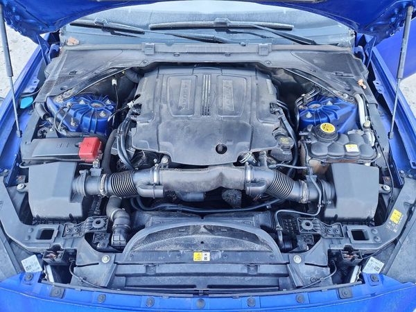 2017 JAGUAR XE Prestige — Engine bay