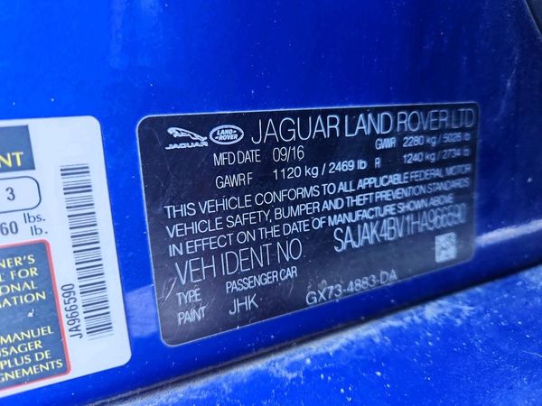 2017 JAGUAR XE Prestige — VINS