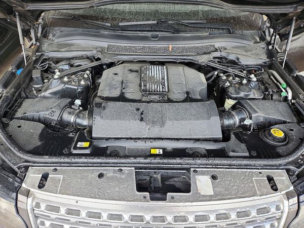 2016 LAND ROVER RANGEROVER Supercharged — Engine bay