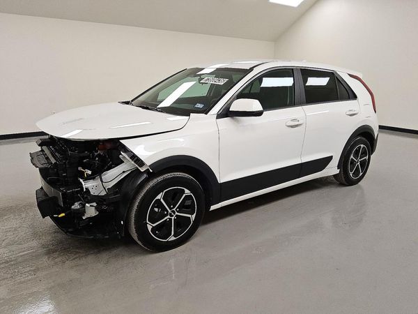 2026 KIA NIRO LX — Front 3/4