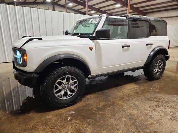 2025 FORD BRONCO Badlands — Front 3/4