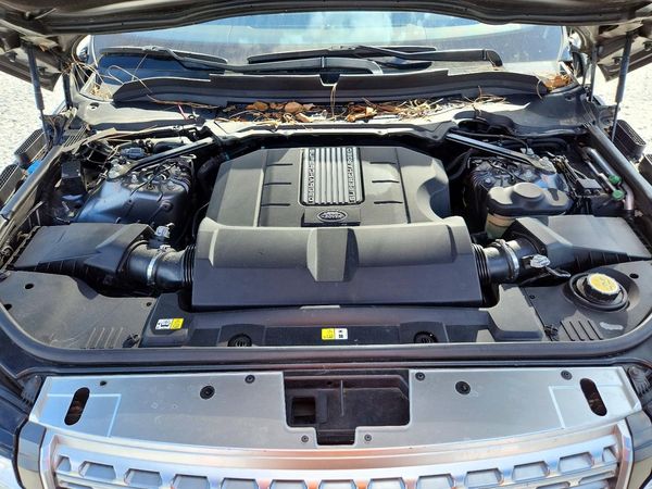 2016 LAND ROVER RANGEROVER Supercharged — Engine bay