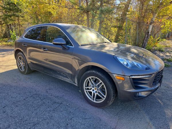 2015 PORSCHE MACAN — Passenger 3/4