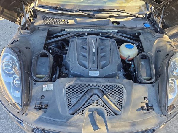2015 PORSCHE MACAN — Engine bay