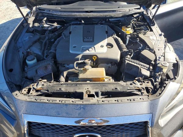2014 INFINITI Q50 — Engine bay