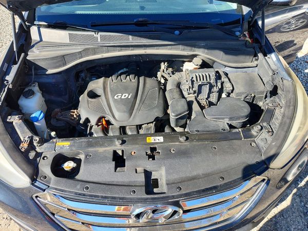 2014 HYUNDAI SANTA FE GL — Engine bay