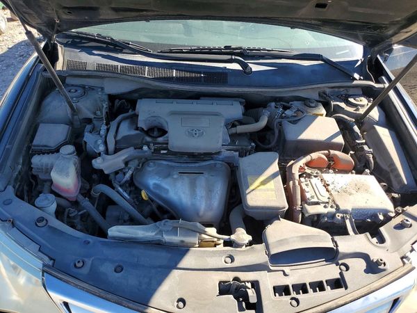 2013 TOYOTA CAMRY SOLA Hybrid — Engine bay