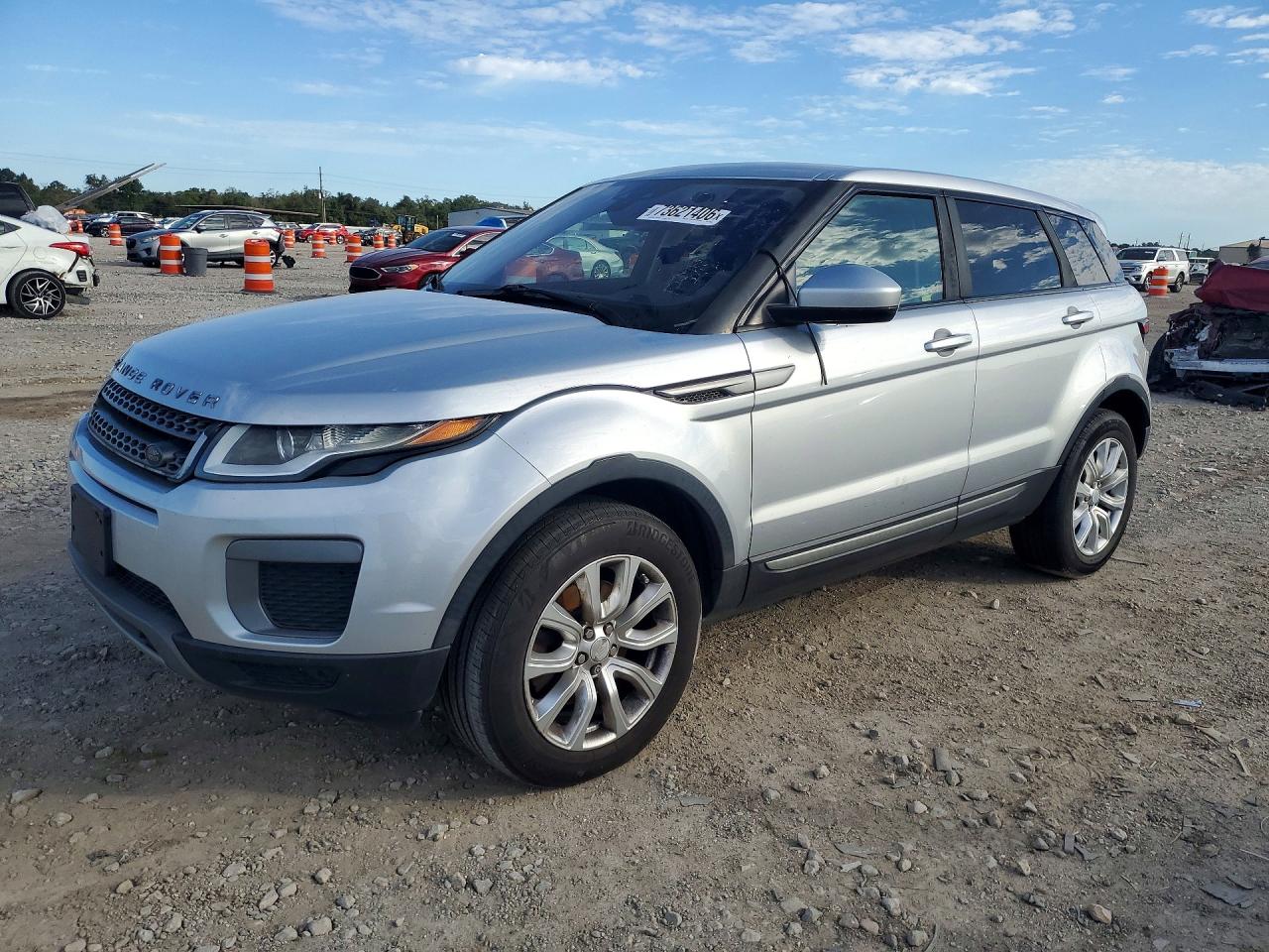 2016 LAND ROVER RANGEROVER SE — Front 3/4