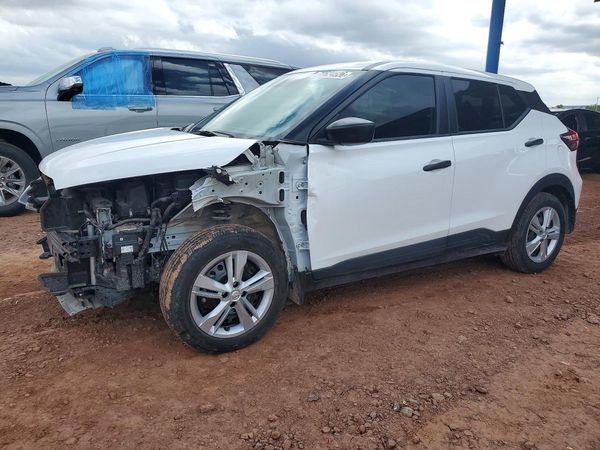 2024 NISSAN KICKS S — Front 3/4