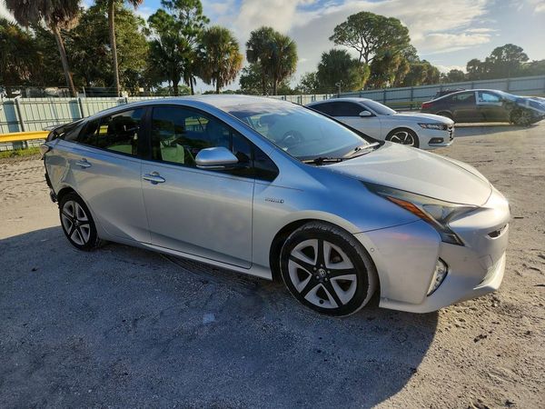 2018 TOYOTA PRIUS — Passenger 3/4