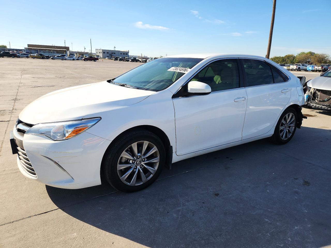 2016 TOYOTA CAMRY — Front 3/4