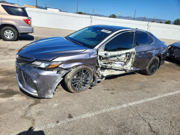 2021 TOYOTA CAMRY XSE — Front 3/4