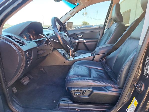 2014 VOLVO XC90 — DENT