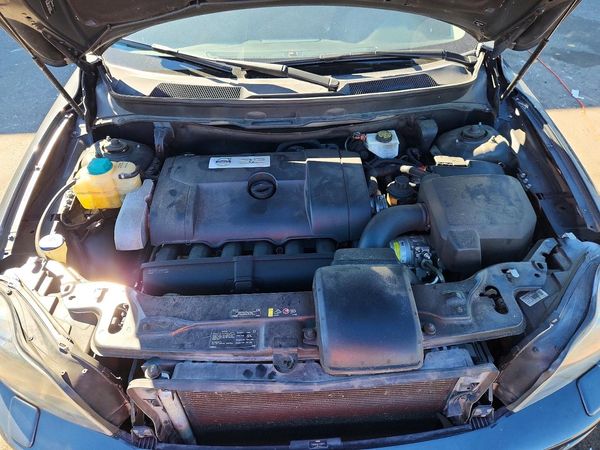 2014 VOLVO XC90 — Engine bay