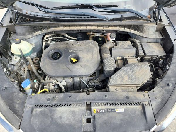 2017 HYUNDAI TUCSON — Engine bay
