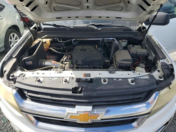 2016 CHEVROLET COLORADO Base — Engine bay
