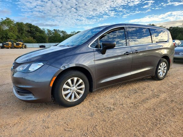 2017 CHRYSLER PACIFICA Touring — Front 3/4