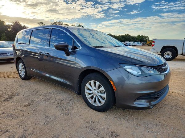 2017 CHRYSLER PACIFICA Touring — Passenger 3/4