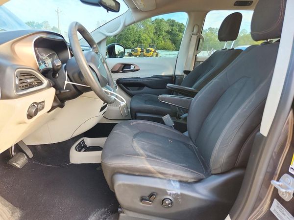 2017 CHRYSLER PACIFICA Touring — DENT