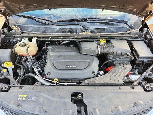 2017 CHRYSLER PACIFICA Touring — Engine bay