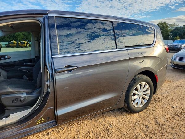 2017 CHRYSLER PACIFICA Touring — WLDM