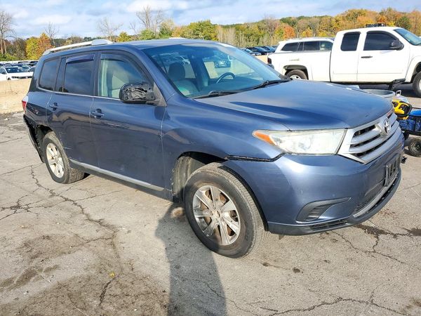 2013 TOYOTA HIGHLANDER Base/Hybrid — Passenger 3/4