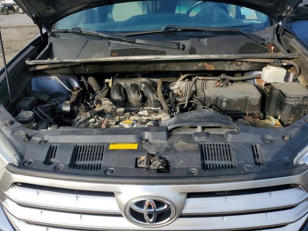 2013 TOYOTA HIGHLANDER Base/Hybrid — Engine bay