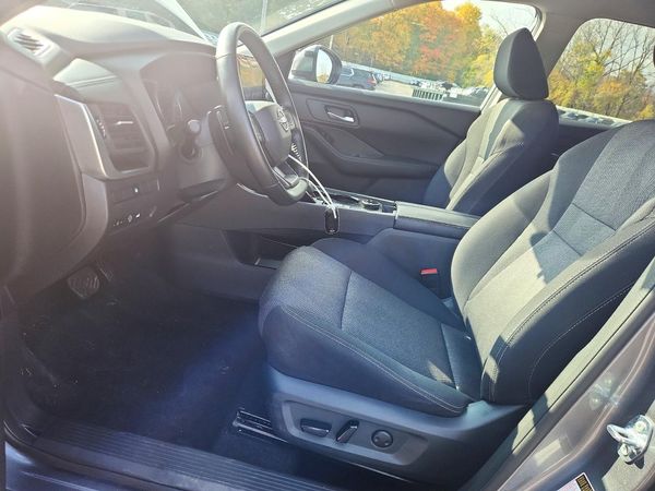 2025 NISSAN ROGUE SV — DENT