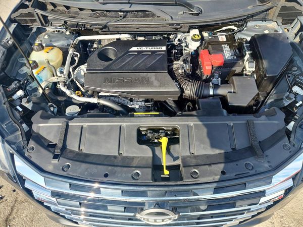 2025 NISSAN ROGUE SV — Engine bay