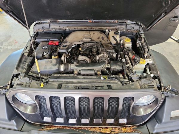 2018 JEEP WRANGLER UNLIMITED Unlimited Sport — Engine bay