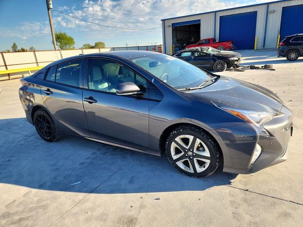 2017 TOYOTA PRIUS — Passenger 3/4